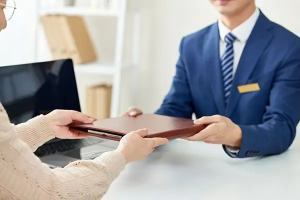 情侣和情侣一起出去旅游